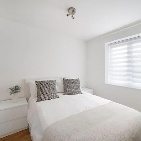 Heathrow With Parking & Gym West Drayton (Middlesex)