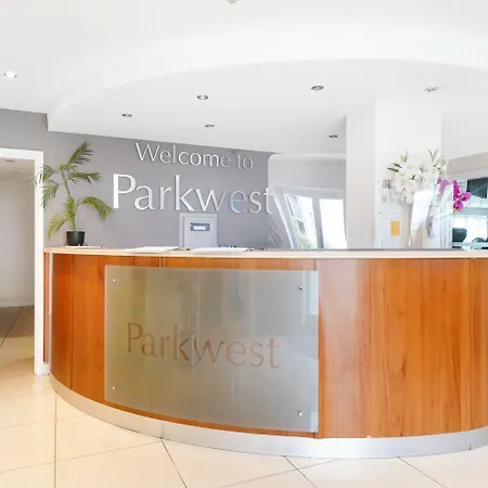 Apartment Heathrow With Parking & Gym