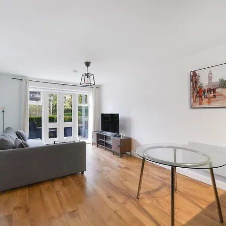 Apartment Heathrow With Parking & Gym *