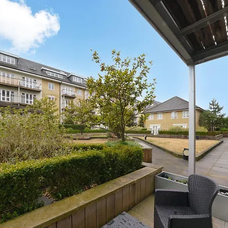 Apartment Heathrow With Parking & Gym