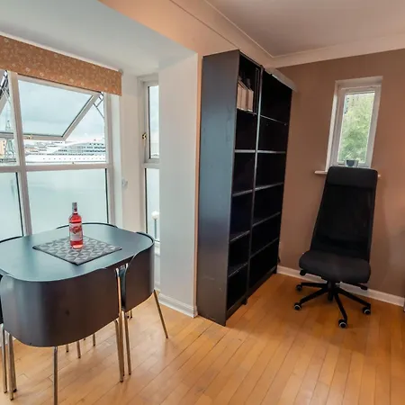 Excel Riverview Luxury -sleep 6- Free Parking- Playstation 4 Apartment London