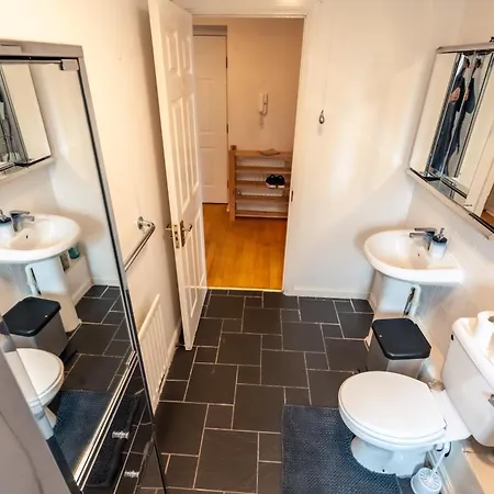 Excel Riverview Luxury -sleep 6- Free Parking- Playstation 4 Apartment *