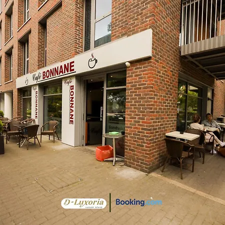 Stylish 2br By Dluxoria Short Lets & Serviced Greater With Pet Friendly, Free Wifi & Free Parking