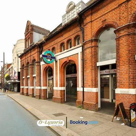 Stylish 2br By Dluxoria Short Lets & Serviced Greater With Pet Friendly, Free Wifi & Free Parking * London