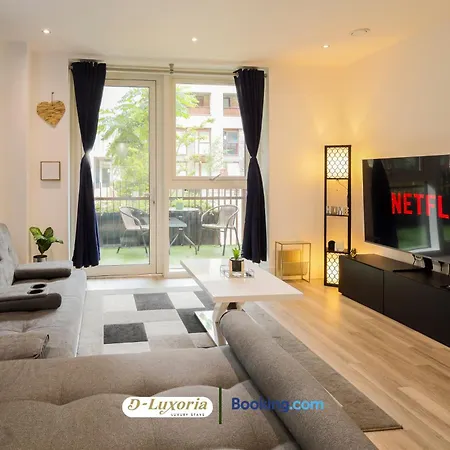 Apartment Stylish 2br By Dluxoria Short Lets & Serviced Greater With Pet Friendly, Free Wifi & Free Parking *