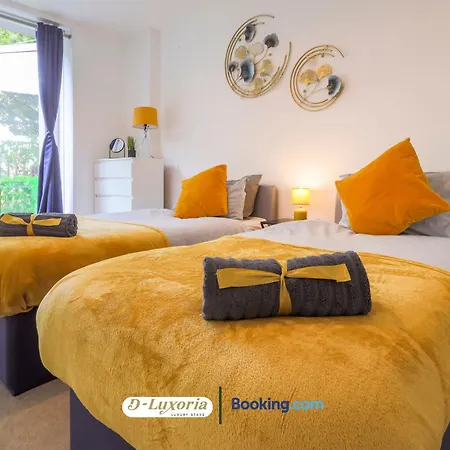 Stylish 2br By Dluxoria Short Lets & Serviced Greater With Pet Friendly, Free Wifi & Free Parking Apartment London