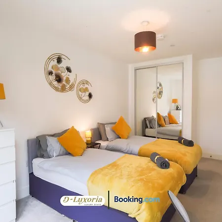 Stylish 2br By Dluxoria Short Lets & Serviced Greater With Pet Friendly, Free Wifi & Free Parking London