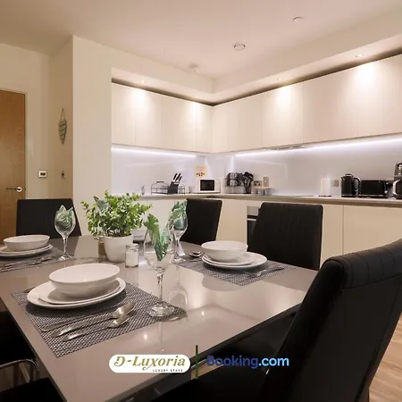 Stylish 2br By Dluxoria Short Lets & Serviced Greater With Pet Friendly, Free Wifi & Free Parking * London