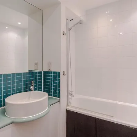 Apartment Kings Cross Two Bedroom Penthouse *