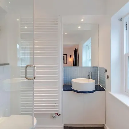 Apartment Kings Cross Two Bedroom Penthouse *