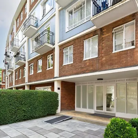 Leafy Earls Court 3 Bed Flat London