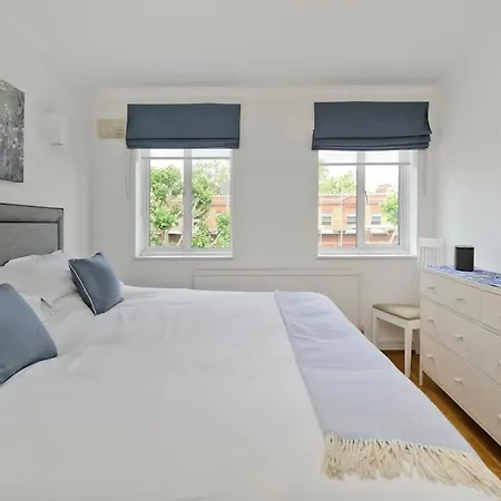 Apartment Leafy Earls Court 3 Bed Flat London