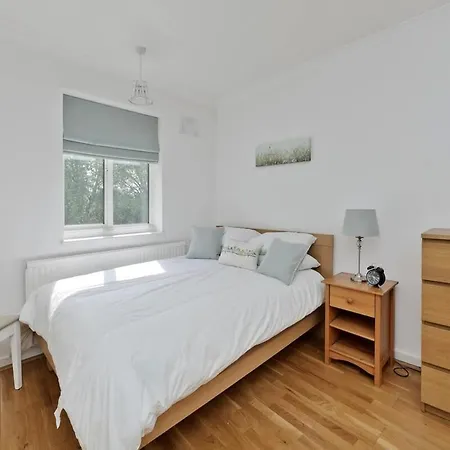 Leafy Earls Court 3 Bed Flat London