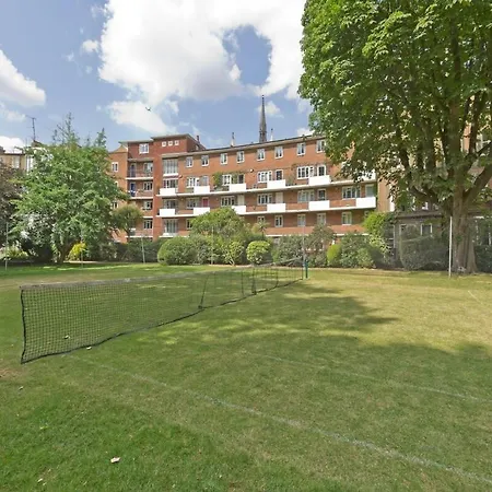 Leafy Earls Court 3 Bed Flat London