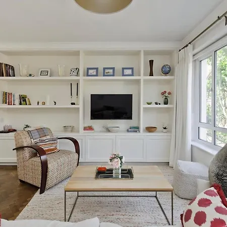 Leafy Earls Court 3 Bed Flat Apartment London
