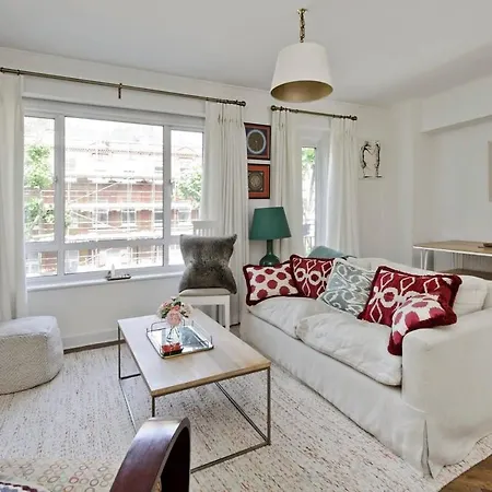Leafy Earls Court 3 Bed Flat London