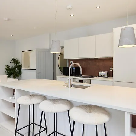 The Putney Retreat - Charming 2bdr Flat London