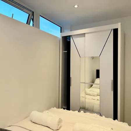 Luxury 2 Bedroom In With Free Parking Croydon