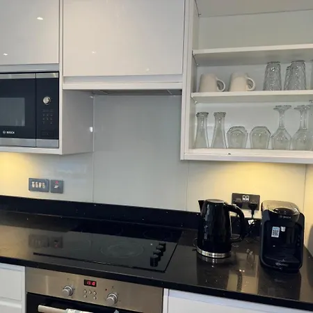 Luxury 2 Bedroom In With Free Parking * Croydon