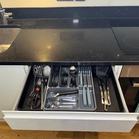Apartment Luxury 2 Bedroom In With Free Parking