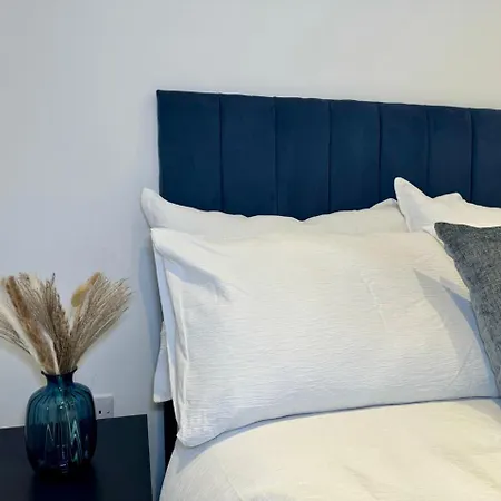 Luxury 2 Bedroom In With Free Parking