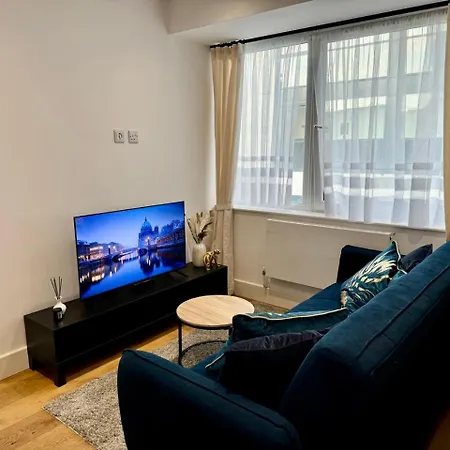Luxury 2 Bedroom In With Free Parking * Croydon