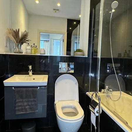 Apartment Luxury 2 Bedroom In With Free Parking Croydon