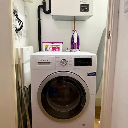 Luxury 2 Bedroom In With Free Parking