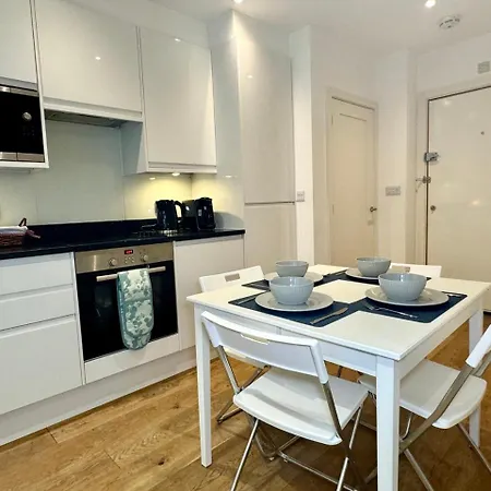 Apartment Luxury 2 Bedroom In With Free Parking
