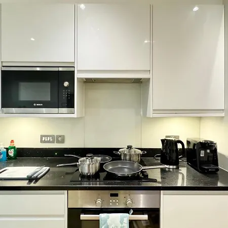 Luxury 2 Bedroom In With Free Parking Apartment Croydon