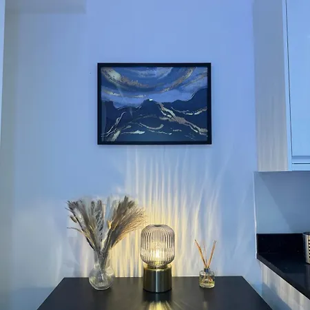 Luxury 2 Bedroom In With Free Parking Croydon