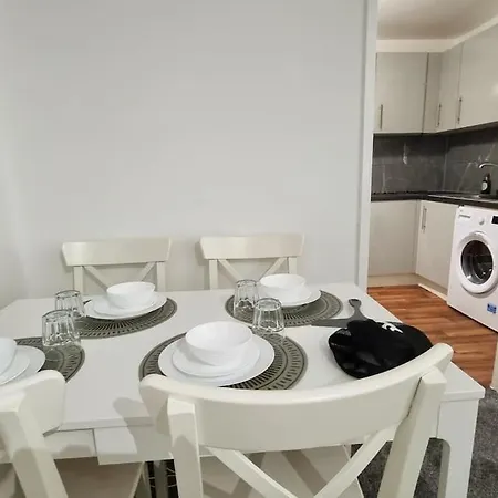 1 Bed Flat With Free Parking In E13 London