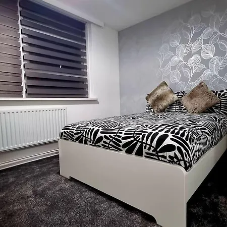 1 Bed Flat With Free Parking In E13