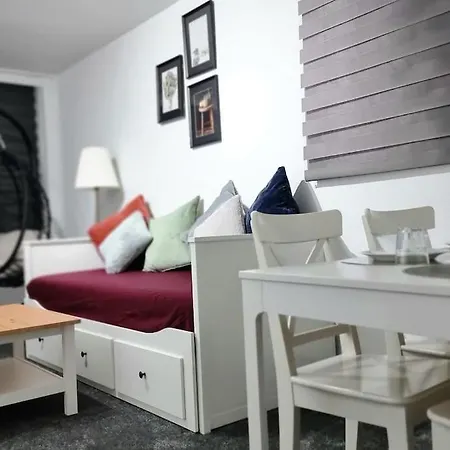 1 Bed Flat With Free Parking In E13 *