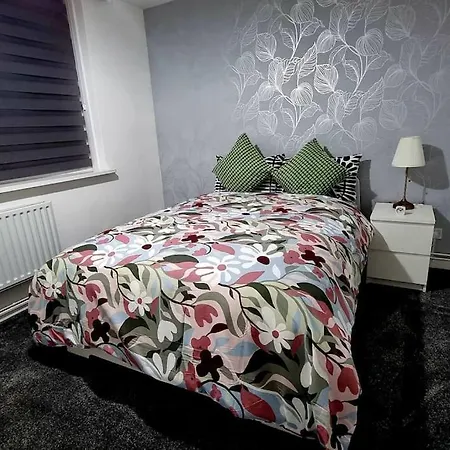 1 Bed Flat With Free Parking In E13 Apartment *