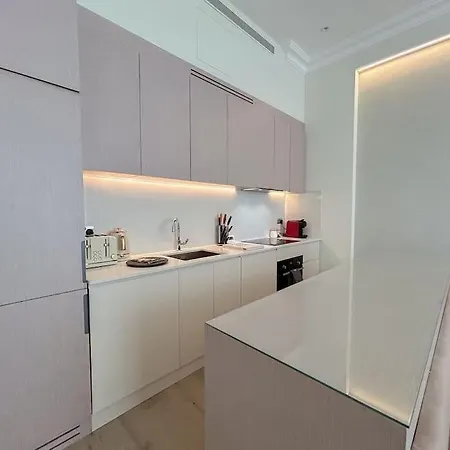 Stylish 2 Bed Flat On The Iconic Gloucester Road شقة لندن