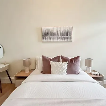 Stylish 2 Bed Flat On The Iconic Gloucester Road * لندن