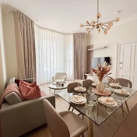 Stylish 2 Bed Flat On The Iconic Gloucester Road شقة *