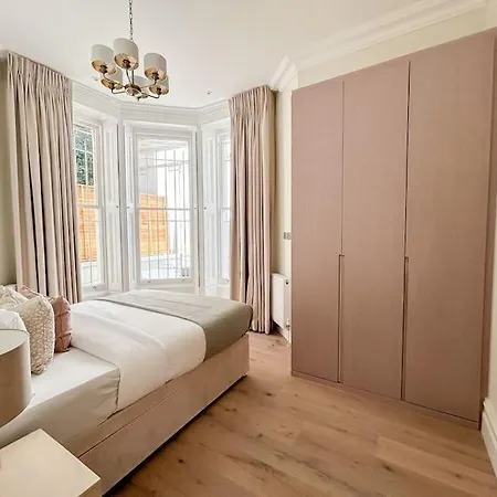 Stylish 2 Bed Flat On The Iconic Gloucester Road شقة لندن