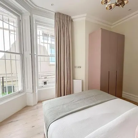 Stylish 2 Bed Flat On The Iconic Gloucester Road * London