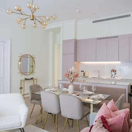 Stylish 2 Bed Flat On The Iconic Gloucester Road Apartment London