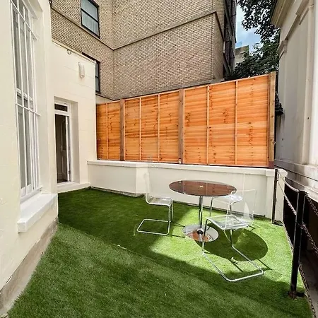 Stylish 2 Bed Flat On The Iconic Gloucester Road شقة *