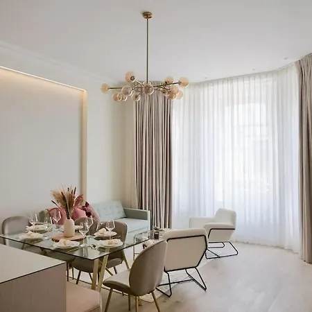 Stylish 2 Bed Flat On The Iconic Gloucester Road