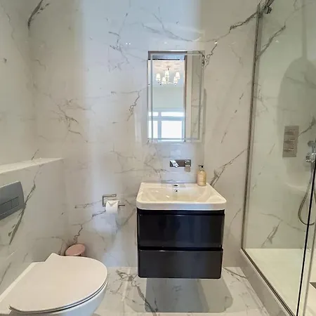 Stylish 2 Bed Flat On The Iconic Gloucester Road شقة لندن