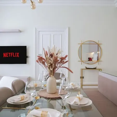 Stylish 2 Bed Flat On The Iconic Gloucester Road شقة لندن