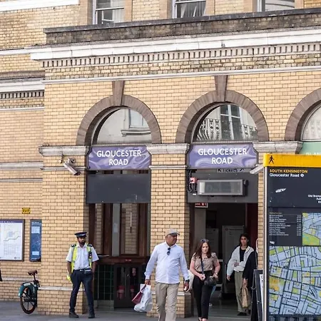 Stylish 2 Bed Flat On The Iconic Gloucester Road *