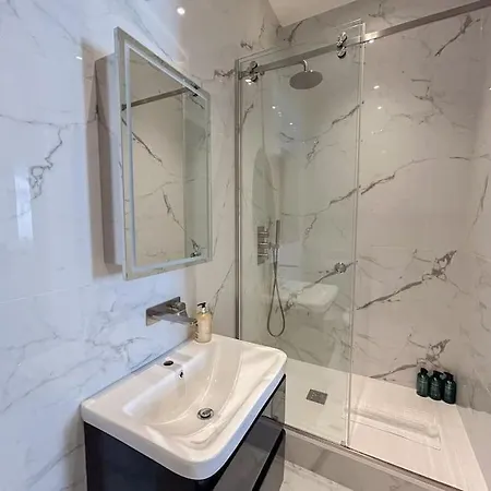 Stylish 2 Bed Flat On The Iconic Gloucester Road لندن