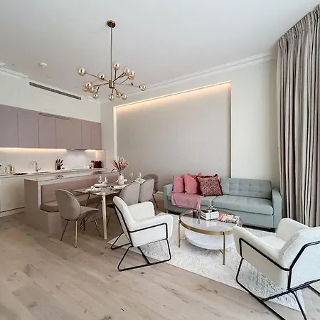 Stylish 2 Bed Flat On The Iconic Gloucester Road