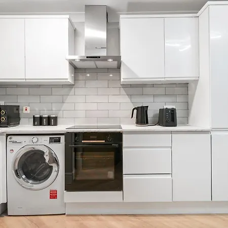 Stylish 3-bedroom Greenwich 2 Bath Pad & Free Parking * London