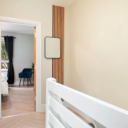 Apartment Stylish 3-bedroom Greenwich 2 Bath Pad & Free Parking London